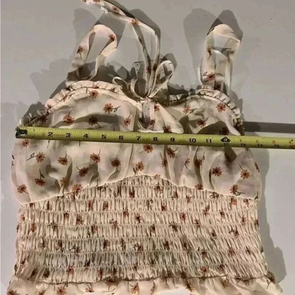 NWT! Sienna sky, beige sunflower top‎ Size M Summer, Vacation, Crop, Floral A44 - Picture 6 of 6